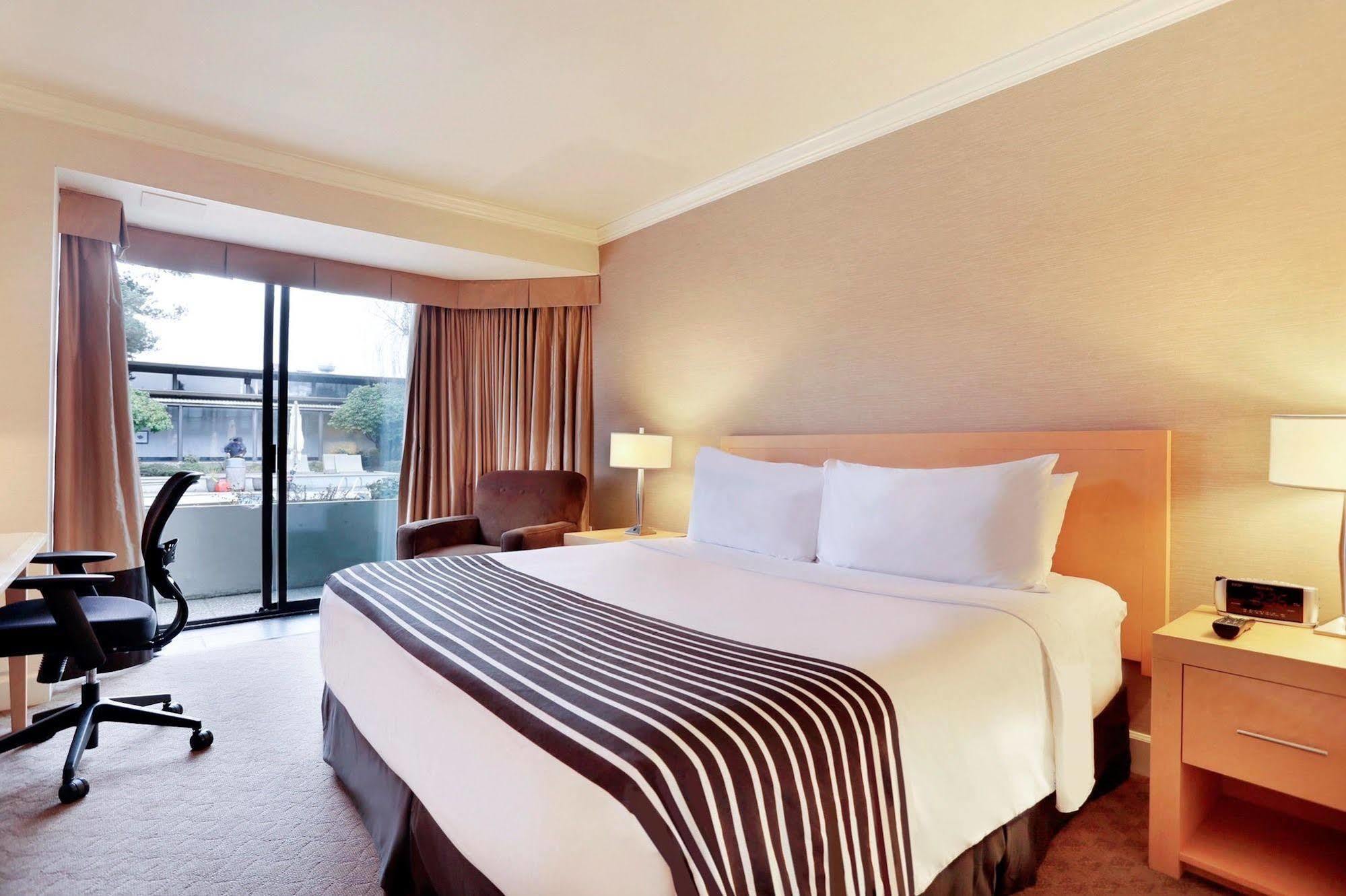 ריצ'מונד Sandman Signature Vancouver Airport Hotel & Resort מראה חיצוני תמונה