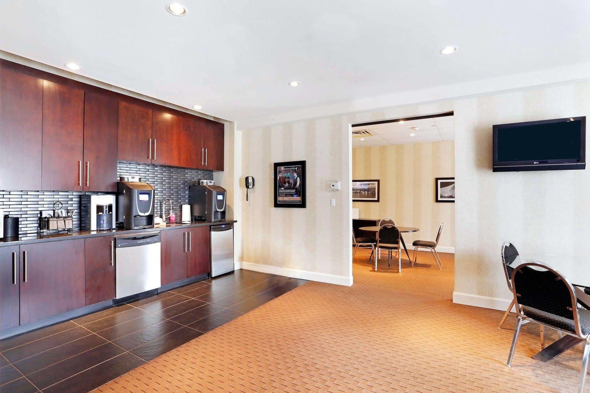 ריצ'מונד Sandman Signature Vancouver Airport Hotel & Resort מראה חיצוני תמונה